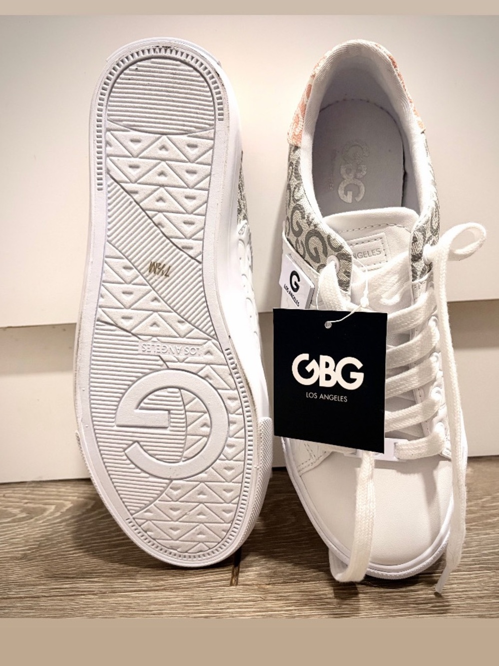 GBG Los Angeles White Low-Top Logo-Print Sneakers with Pink Accent - Picture 4 of 4